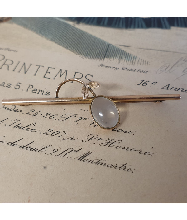 Blue Schiller - Victorian Moonstone Brooch in 9k Blue Schiller - Victorian Moonstone Brooch in 9k