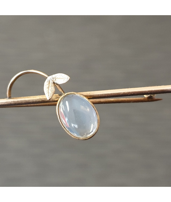 Blue Schiller - Victorian Moonstone Brooch in 9k Blue Schiller - Victorian Moonstone Brooch in 9k