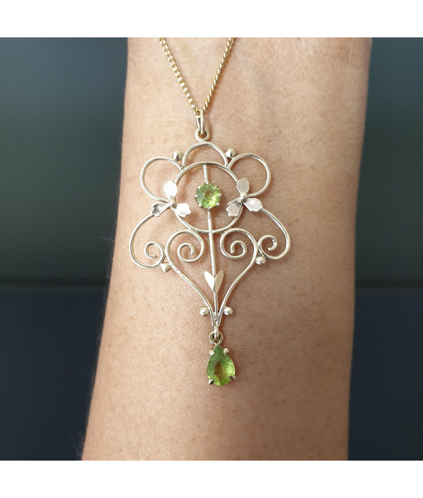 Edwardian Peridot Pendant with Modern Chain in 9K Edwardian Peridot Pendant with Modern Chain in 9K