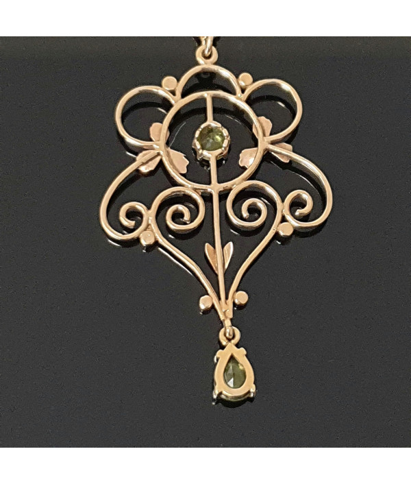 Edwardian Peridot Pendant with Modern Chain in 9K Edwardian Peridot Pendant with Modern Chain in 9K