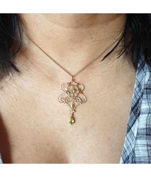 Edwardian Peridot Pendant with Modern Chain in 9K Edwardian Peridot Pendant with Modern Chain in 9K