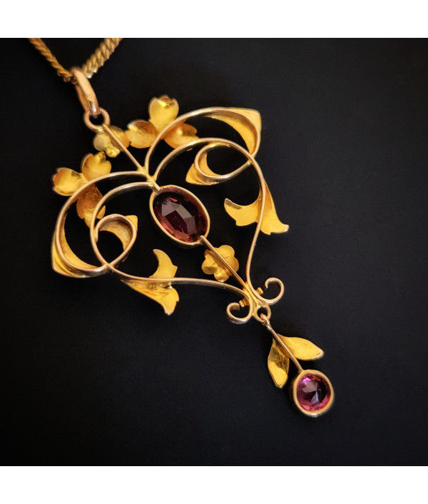 Art Nouveau Garnet Pendant in 9K Yellow Gold Art Nouveau Garnet Pendant in 9K Yellow Gold