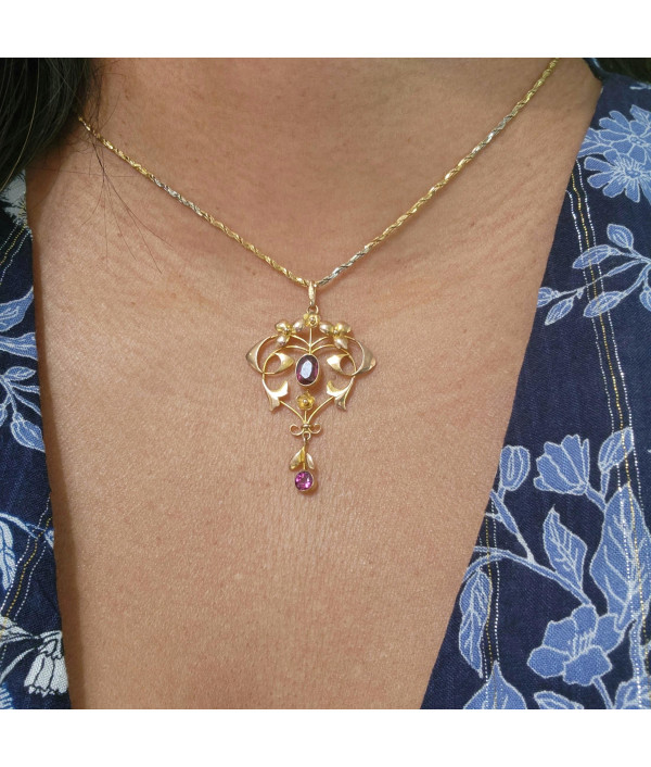 Art Nouveau Garnet Pendant in 9K Yellow Gold Art Nouveau Garnet Pendant in 9K Yellow Gold