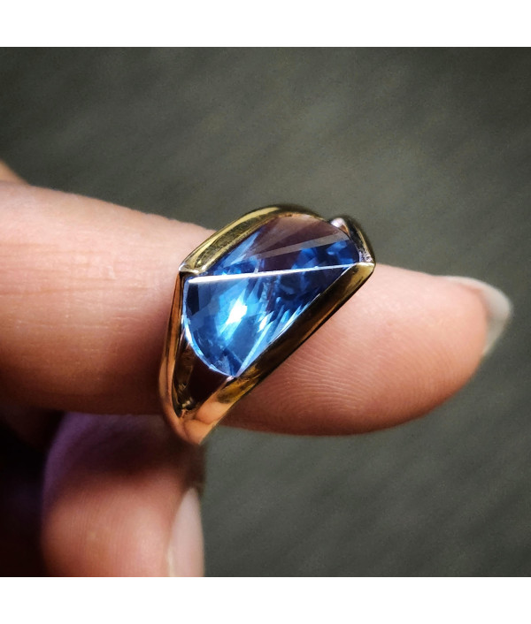 Lighthouse Lens Cut Topaz Ring in 9K Yellow Gold Lighthouse Lens Cut Topaz Ring in 9K Yellow Gold