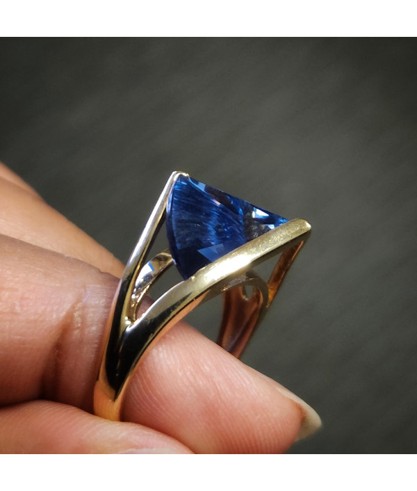 Lighthouse Lens Cut Topaz Ring in 9K Yellow Gold Lighthouse Lens Cut Topaz Ring in 9K Yellow Gold