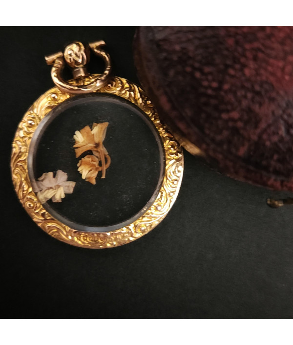 Edwardian Photo locket in 9k Yellow Gold Edwardian Photo locket in 9k Yellow Gold