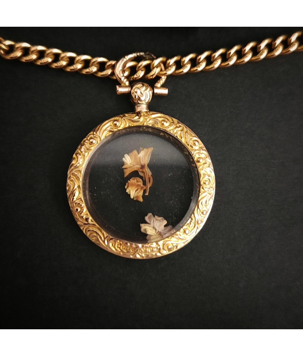 Edwardian Photo locket in 9k Yellow Gold