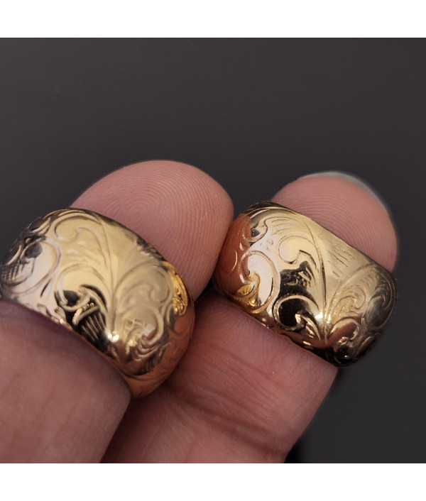 1970's Half Hoop 9 karat Gold Earrings with Engraved Detail 1970's Half Hoop 9 karat Gold Earrings with Engraved Detail
