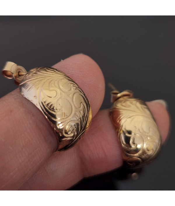 1970's Half Hoop 9 karat Gold Earrings with Engraved Detail 1970's Half Hoop 9 karat Gold Earrings with Engraved Detail