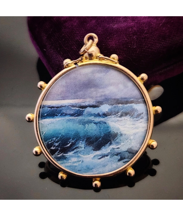 Double-sided Dome Glass Photo locket in 9K Yellow Gold Double-sided Dome Glass Photo locket in 9K Yellow Gold
