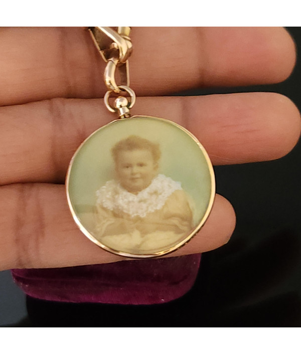 Edwardian Double-sided Dome Glass Photo locket in 9k Yellow Gold Edwardian Double-sided Dome Glass Photo locket in 9k Yellow Gold