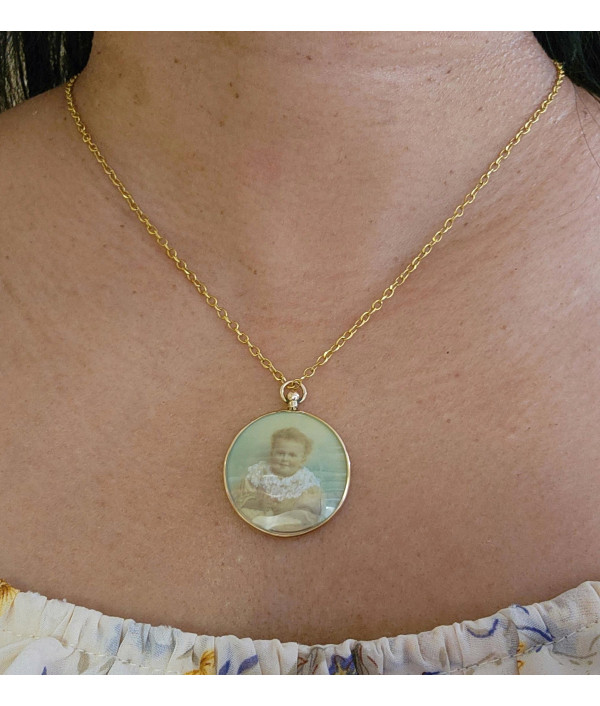 Edwardian Double-sided Dome Glass Photo locket in 9k Yellow Gold Edwardian Double-sided Dome Glass Photo locket in 9k Yellow Gold