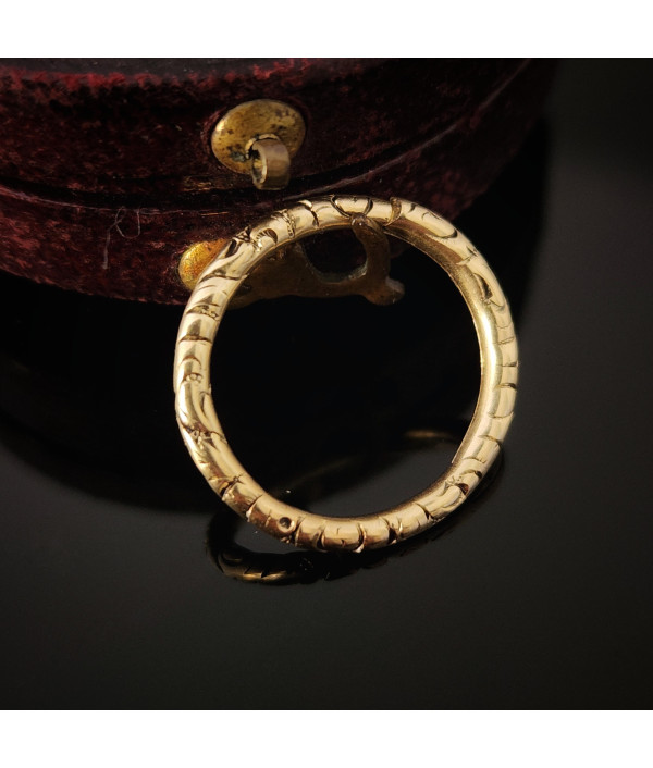 Small Victorian Split Ring in 15k Gold