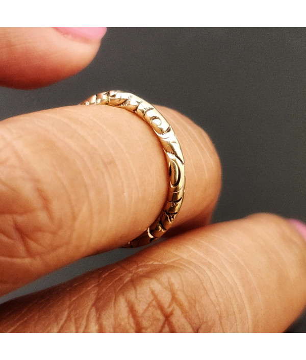 Small Victorian Split Ring in 15k Gold Small Victorian Split Ring in 15k Gold