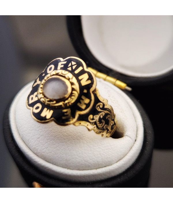 In Memory Of Victorian Mourning Ring in 18K Gold In Memory Of Victorian Mourning Ring in 18K Gold