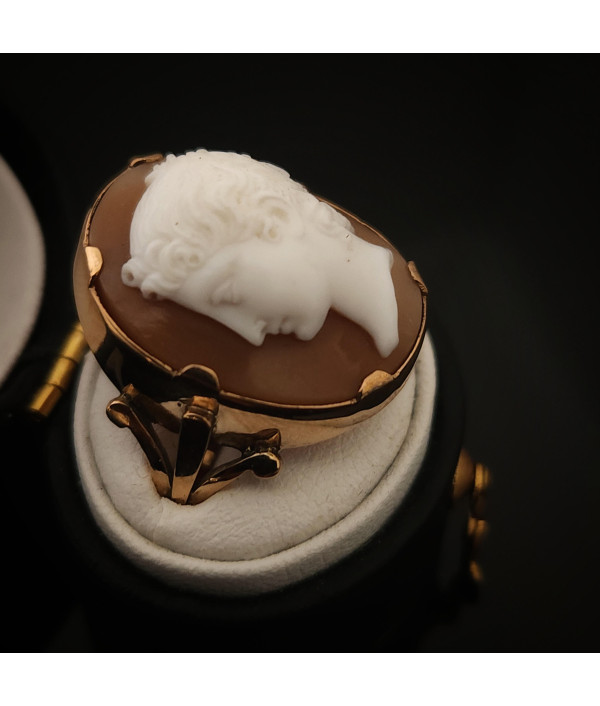 Victorian High Relief Shell Cameo Ring in 9K Gold Victorian High Relief Shell Cameo Ring in 9K Gold