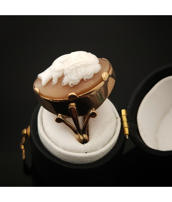 Victorian High Relief Shell Cameo Ring in 9K Gold Victorian High Relief Shell Cameo Ring in 9K Gold