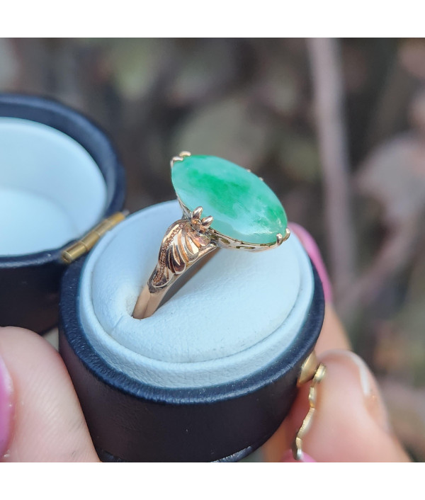 Vintage Jadeite Ring in 18k Yellow Gold Vintage Jadeite Ring in 18k Yellow Gold