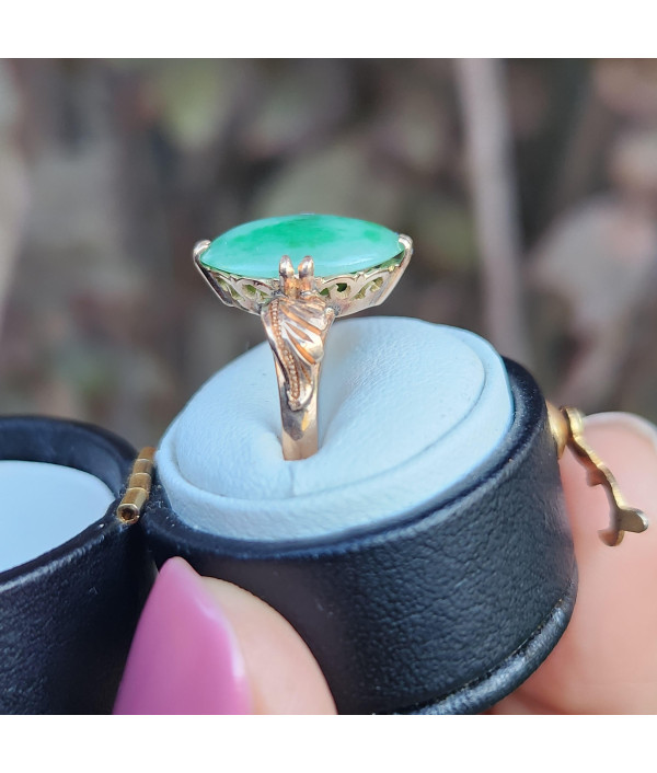 Vintage Jadeite Ring in 18k Yellow Gold Vintage Jadeite Ring in 18k Yellow Gold