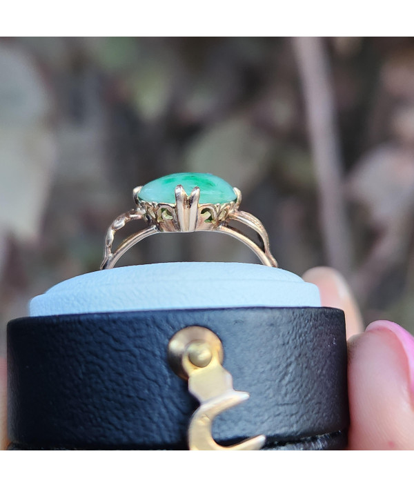 Vintage Jadeite Ring in 18k Yellow Gold Vintage Jadeite Ring in 18k Yellow Gold