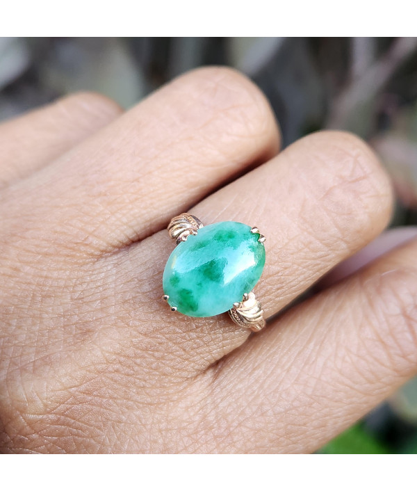 Vintage Jadeite Ring in 18k Yellow Gold Vintage Jadeite Ring in 18k Yellow Gold
