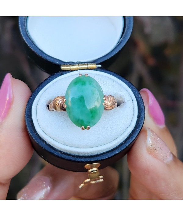 Vintage Jadeite Ring in 18k Yellow Gold Vintage Jadeite Ring in 18k Yellow Gold