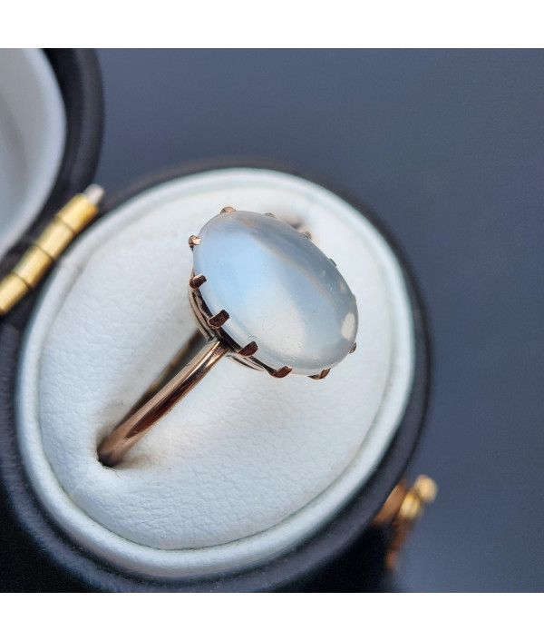 Vintage Moonstone Ring in 9ct Yellow Gold Vintage Moonstone Ring in 9ct Yellow Gold
