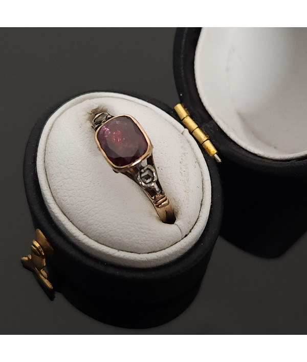 Georgian Foil-backed Flat Cut Garnet Ring in 12K Gold Georgian Foil-backed Flat Cut Garnet Ring in 12K Gold