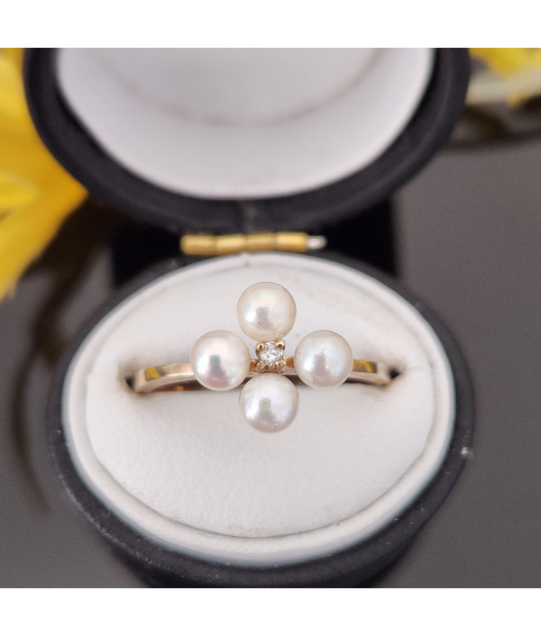 Cultured Pearl and Diamond Ring in 9K Ye...