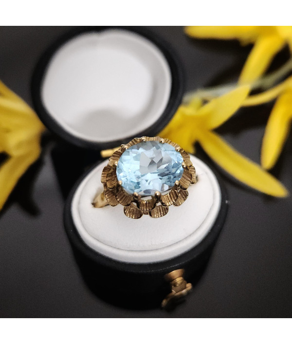 Vintage Sky Blue Topaz Solitaire in 9k Y...