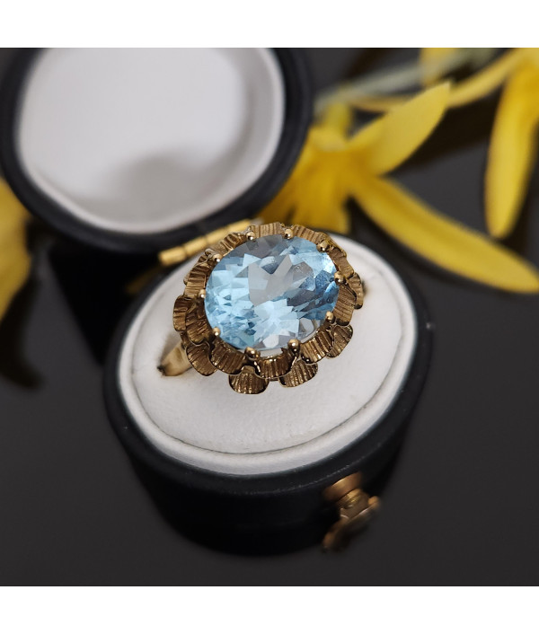 Vintage Sky Blue Topaz Solitaire in 9k Yellow Gold Vintage Sky Blue Topaz Solitaire in 9k Yellow Gold