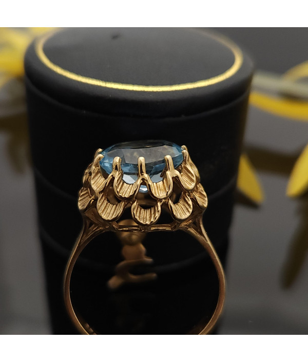 Vintage Sky Blue Topaz Solitaire in 9k Yellow Gold Vintage Sky Blue Topaz Solitaire in 9k Yellow Gold