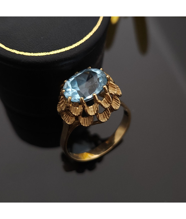 Vintage Sky Blue Topaz Solitaire in 9k Yellow Gold Vintage Sky Blue Topaz Solitaire in 9k Yellow Gold