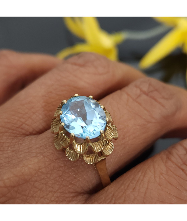 Vintage Sky Blue Topaz Solitaire in 9k Yellow Gold Vintage Sky Blue Topaz Solitaire in 9k Yellow Gold