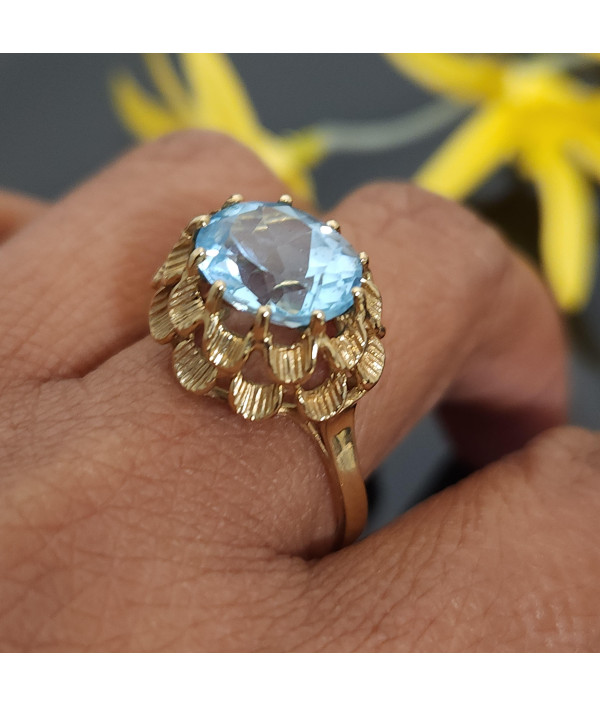Vintage Sky Blue Topaz Solitaire in 9k Yellow Gold Vintage Sky Blue Topaz Solitaire in 9k Yellow Gold