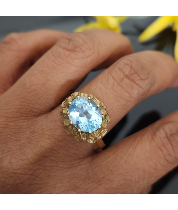 Vintage Sky Blue Topaz Solitaire in 9k Yellow Gold Vintage Sky Blue Topaz Solitaire in 9k Yellow Gold