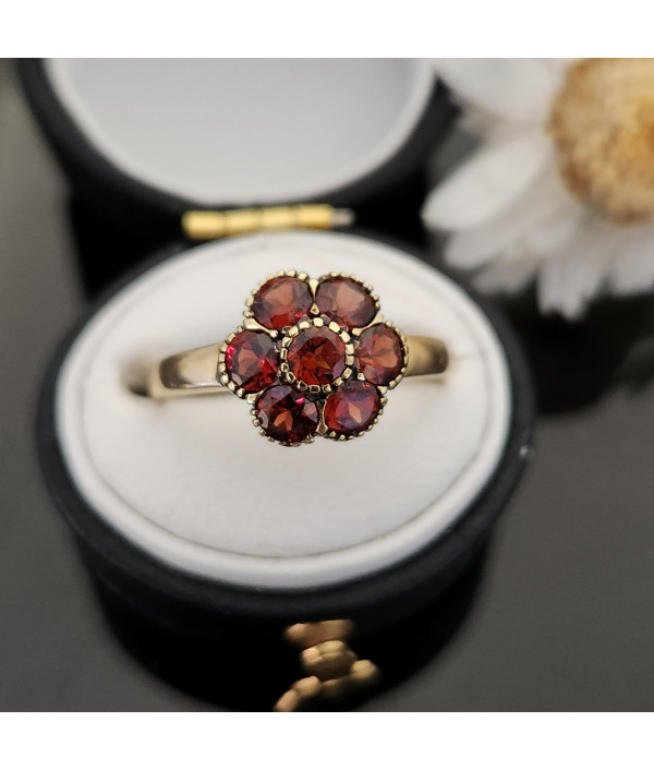 Garnet Daisy Ring in 9K Yellow Gold