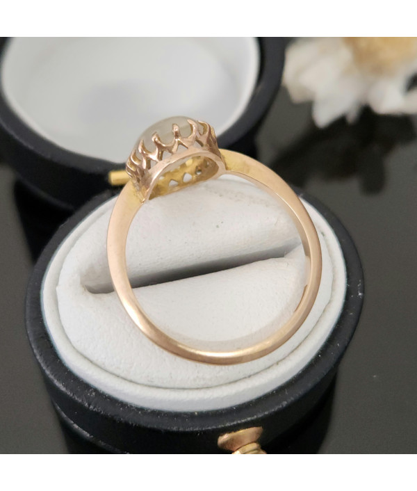 Victorian Moonstone Solitaire in 15k Yellow Gold Victorian Moonstone Solitaire in 15k Yellow Gold