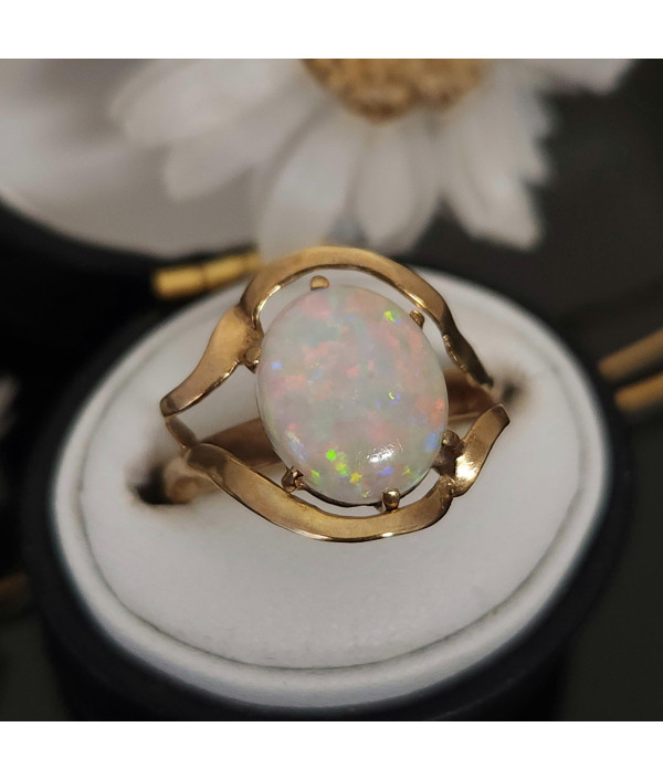 1960s Vintage Retro Opal Ring in 9k Yell...