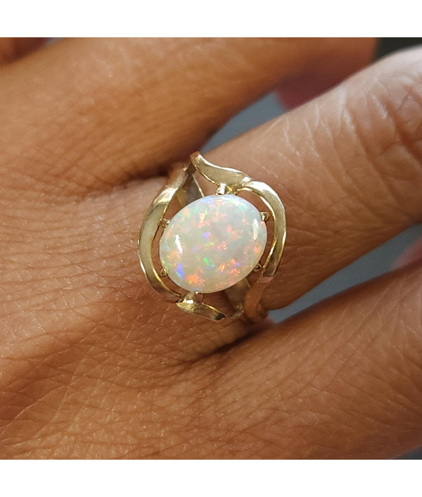 1960s Vintage Retro Opal Ring in 9k Yellow Gold 1960s Vintage Retro Opal Ring in 9k Yellow Gold