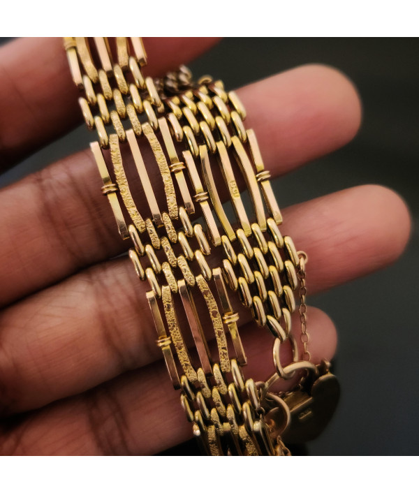Edwardian Day and Night Gate Link Bracelet with Heart Padlock in 9K Rose Gold Edwardian Day and Night Gate Link Bracelet with Heart Padlock in 9K Rose Gold