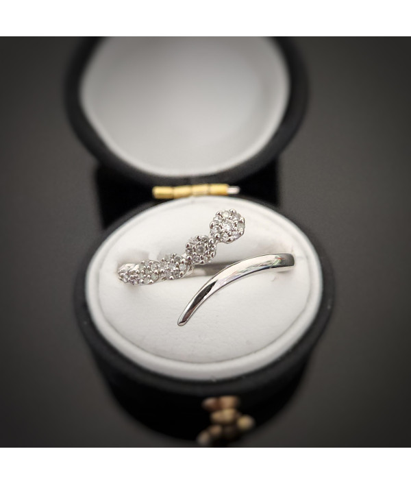 Vintage 10K White Gold Diamond Daisy Open Ring Vintage 10K White Gold Diamond Daisy Open Ring