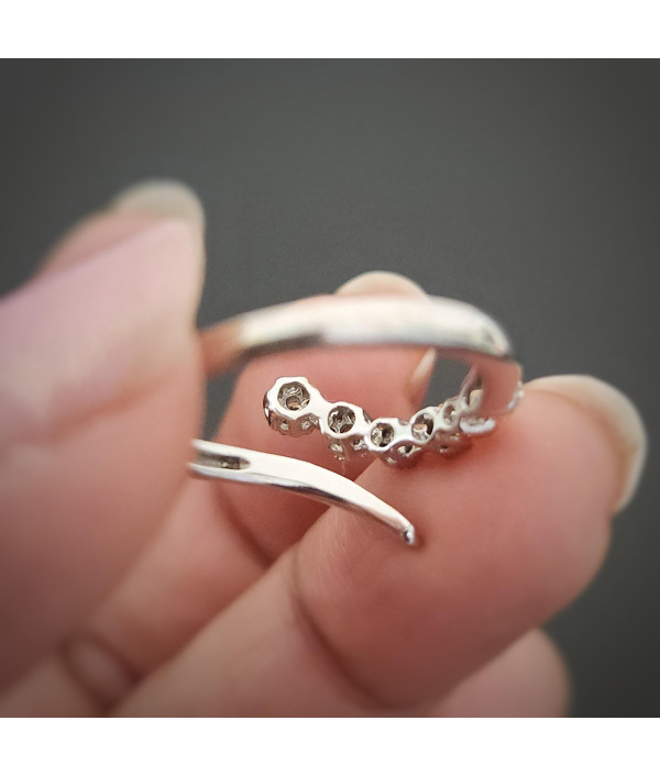 Vintage 10K White Gold Diamond Daisy Open Ring Vintage 10K White Gold Diamond Daisy Open Ring