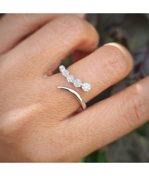 Vintage 10K White Gold Diamond Daisy Open Ring Vintage 10K White Gold Diamond Daisy Open Ring