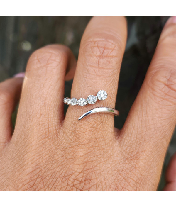 Vintage 10K White Gold Diamond Daisy Open Ring Vintage 10K White Gold Diamond Daisy Open Ring