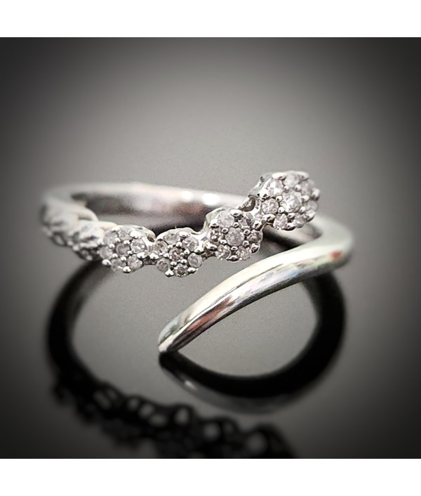 Vintage 10K White Gold Diamond Daisy Open Ring Vintage 10K White Gold Diamond Daisy Open Ring