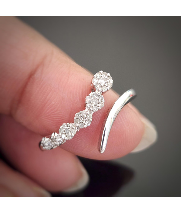 Vintage 10K White Gold Diamond Daisy Open Ring Vintage 10K White Gold Diamond Daisy Open Ring