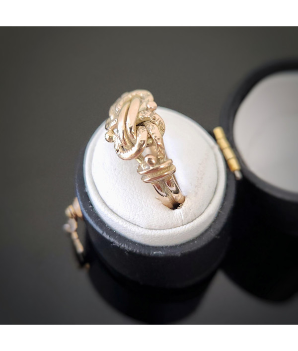 Edwardian Lover’s Knot Ring in 9K Warm Yellow Gold