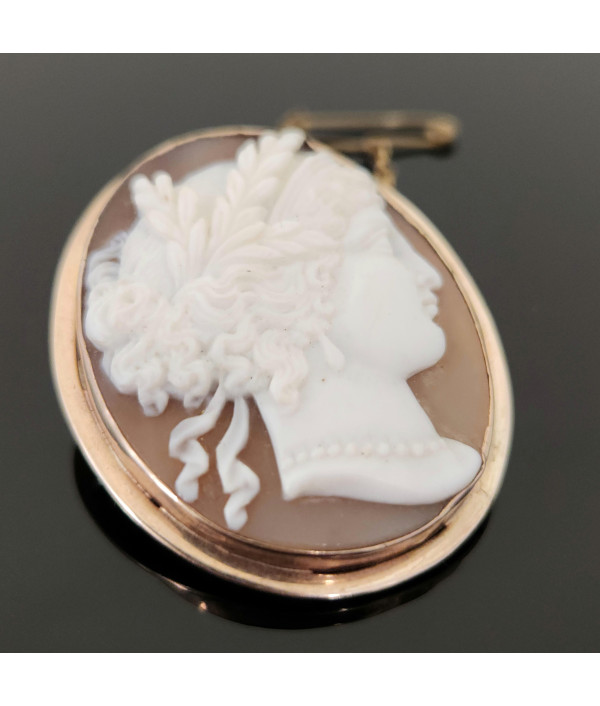 Antique 9ct Gold Shell Cameo Brooch (c. 1880–1910) Antique 9ct Gold Shell Cameo Brooch (c. 1880–1910)