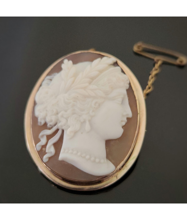 Antique 9ct Gold Shell Cameo Brooch (c. 1880–1910) Antique 9ct Gold Shell Cameo Brooch (c. 1880–1910)